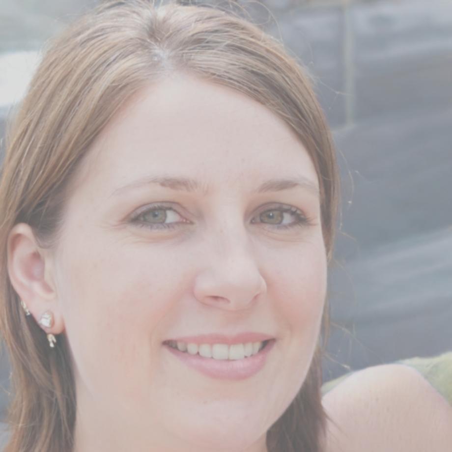 Portrait von Elara Voss